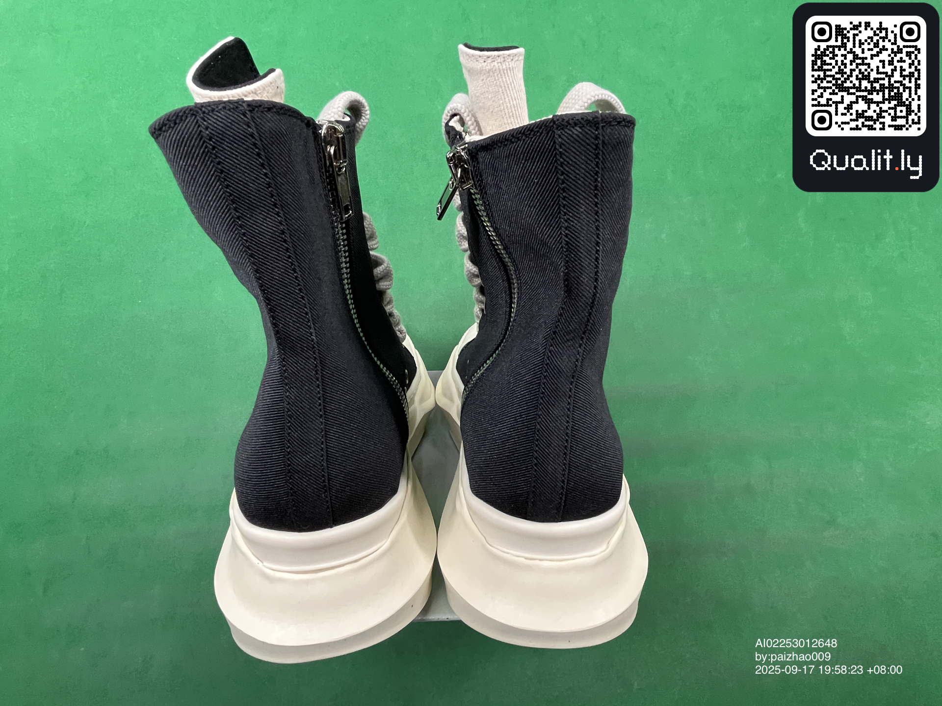 Sneakers QC photo 2 of 54