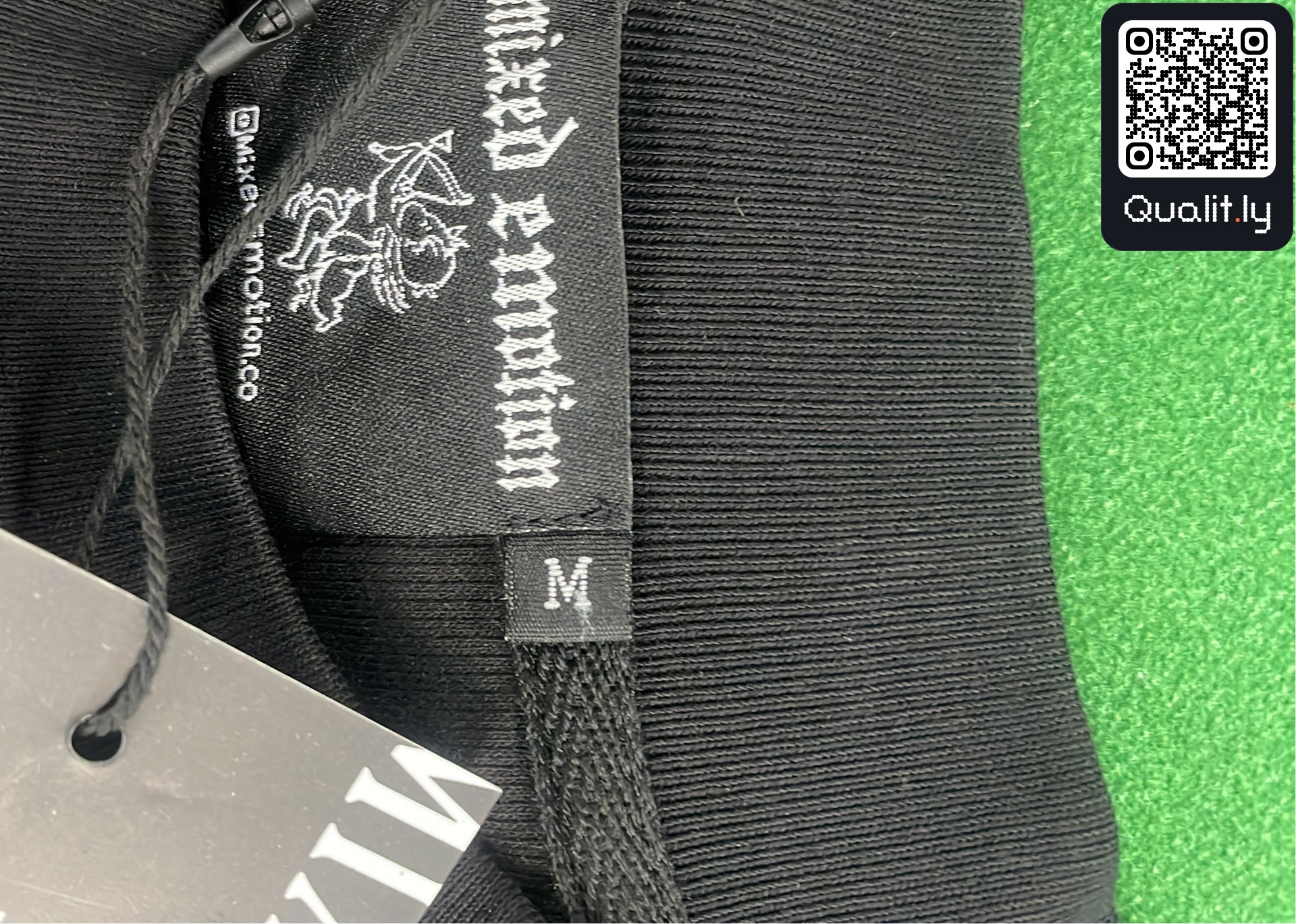 Tricou — fotografie QC 1 din 4