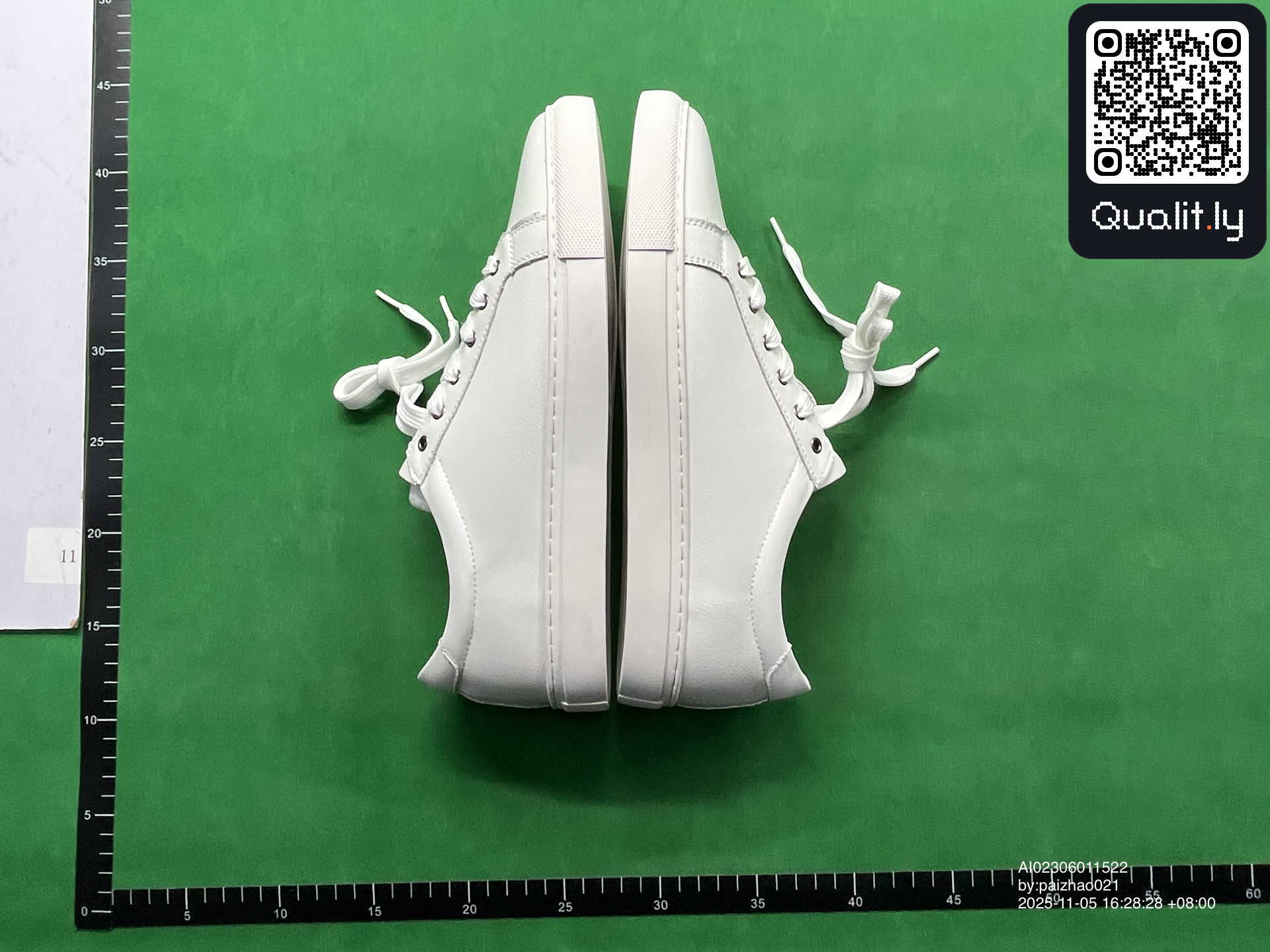 Sneakers — QC-foto 2 van 6