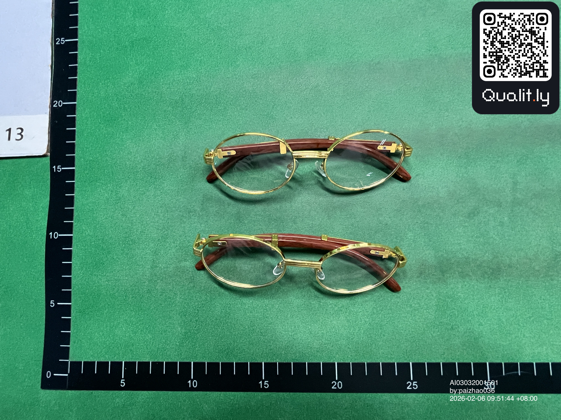 Lunettes de soleil — photo QC 1 sur 3