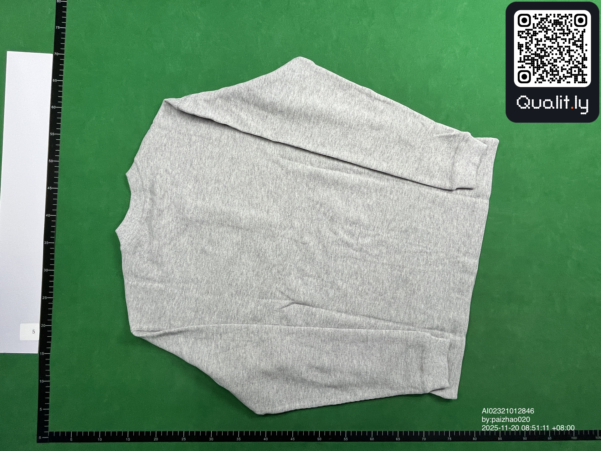 Sweater QC photo 2 of 8