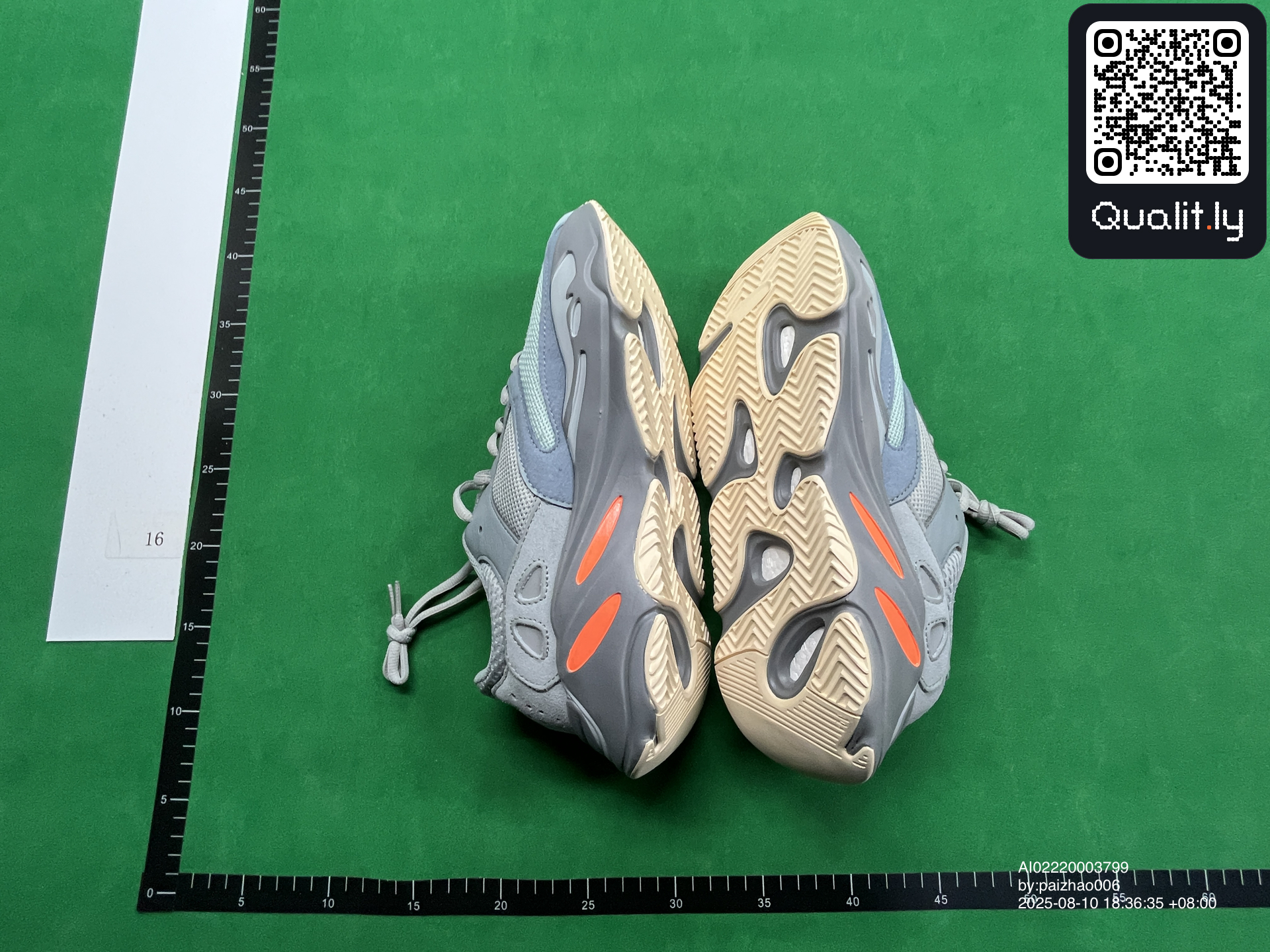 Sneakers — foto QC 3 di 18