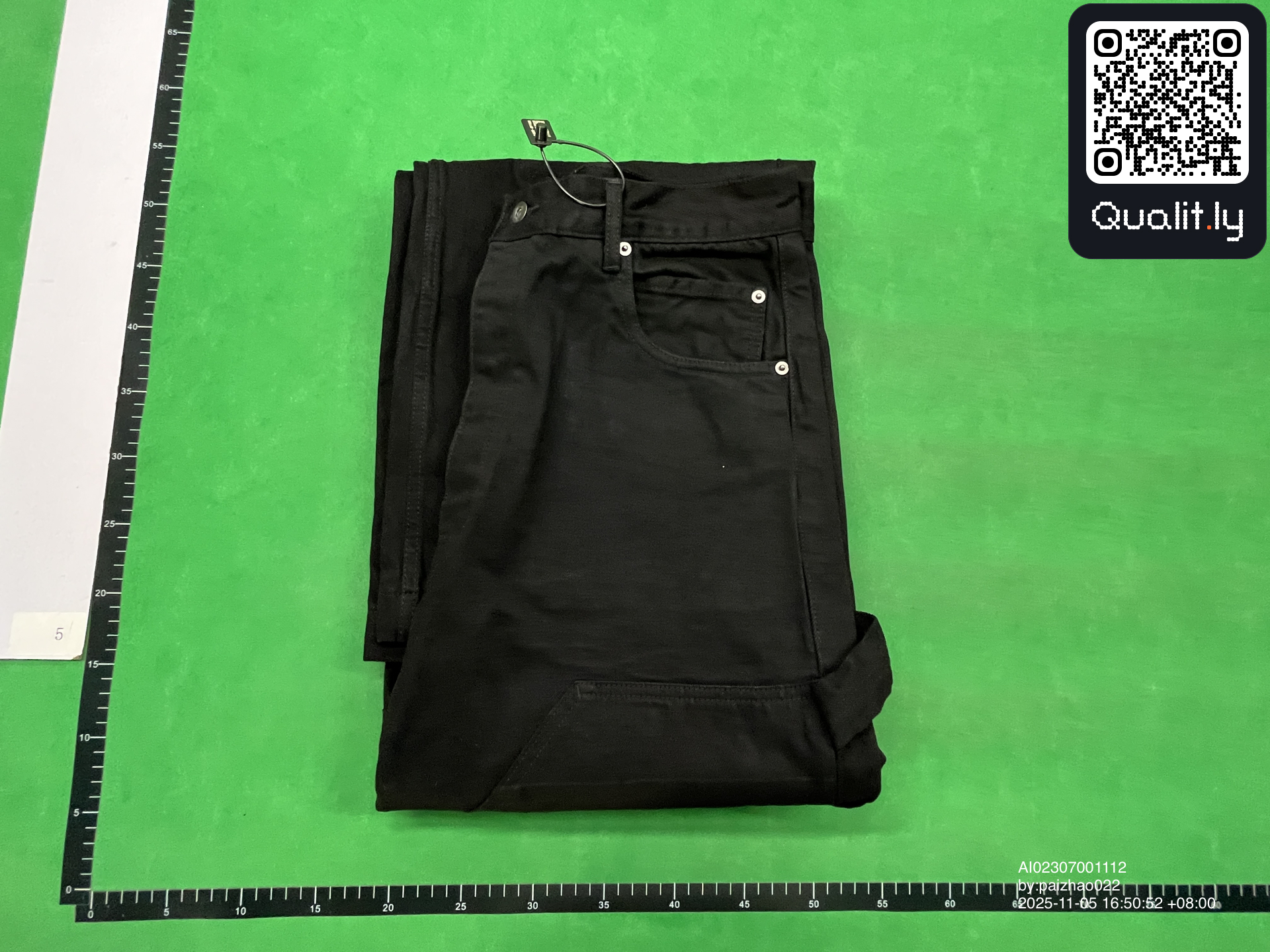 Jeans — QC-foto 1 av 4