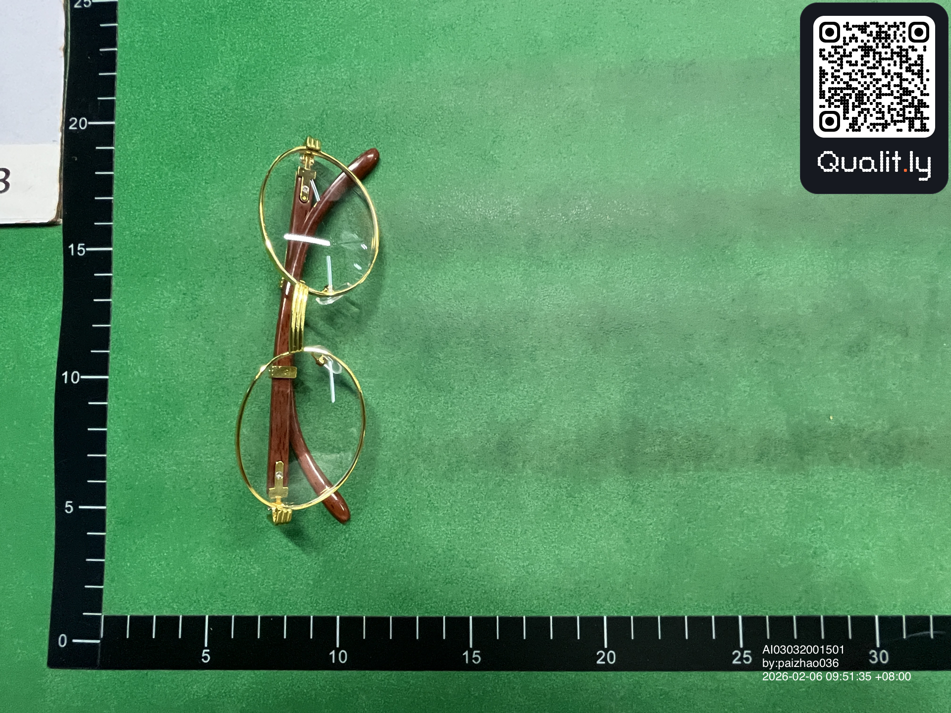 Lunettes de soleil — photo QC 3 sur 3