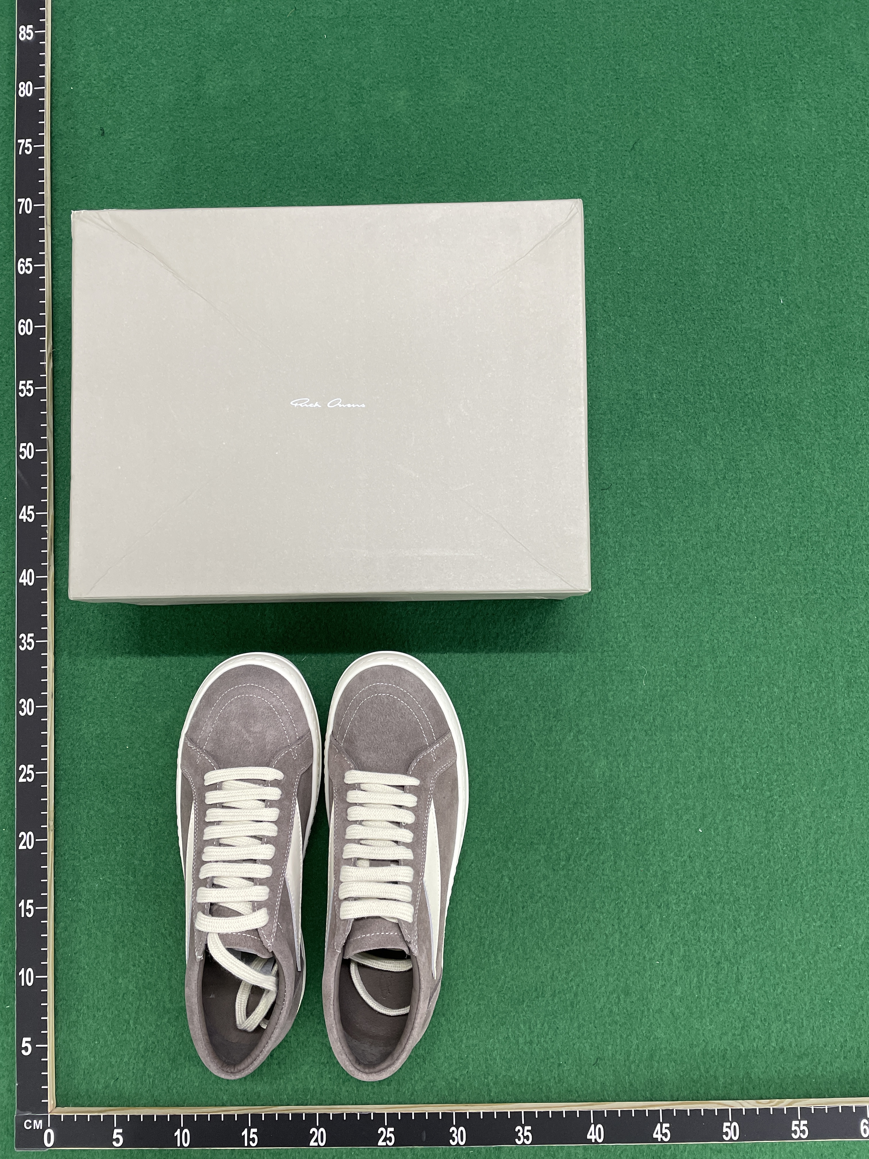 Sneakers QC photo 2 of 19