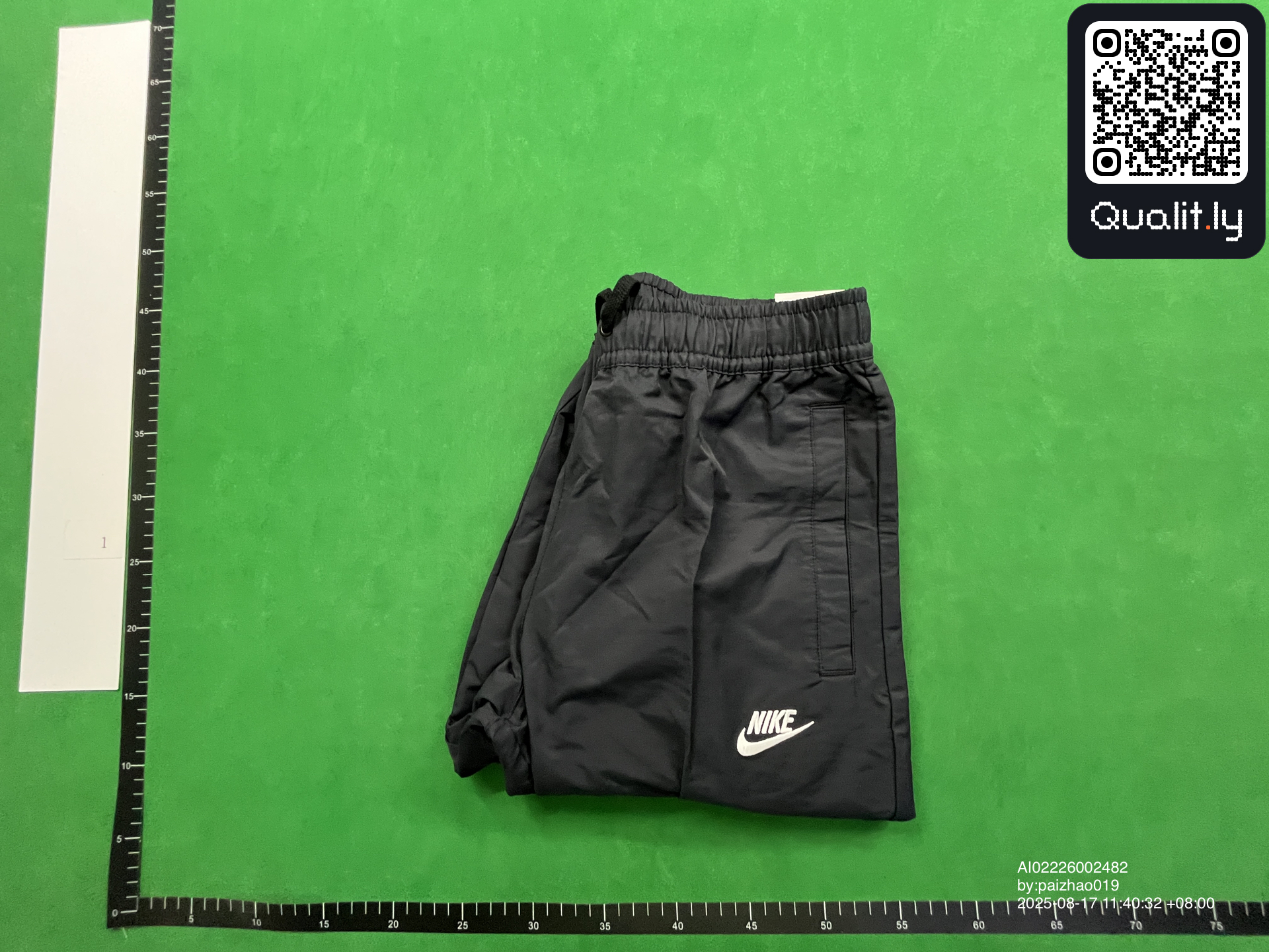 Pantaloni — fotografie QC 1 din 4