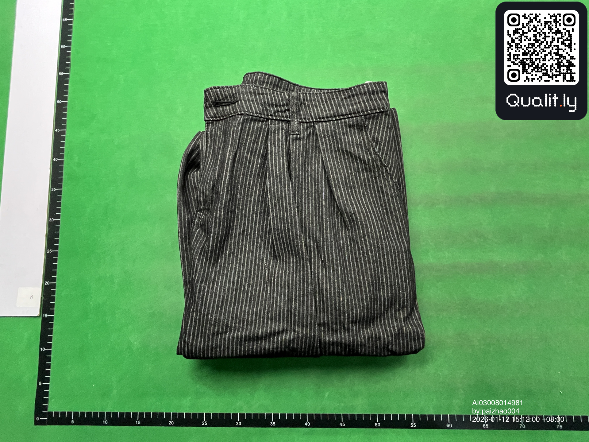 Jeans — QC-foto 1 av 4