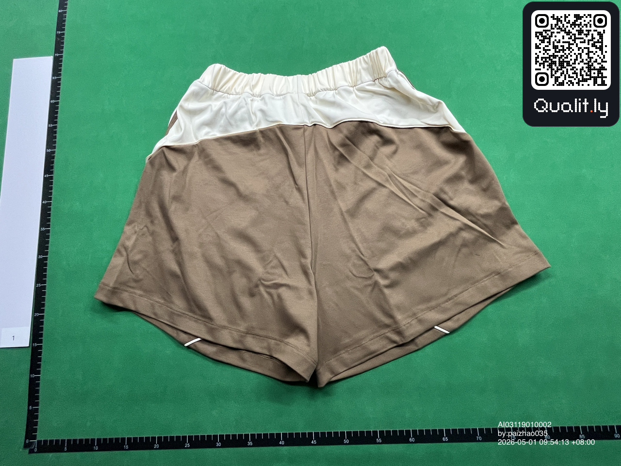 Pantaloncini — foto QC 2 di 14