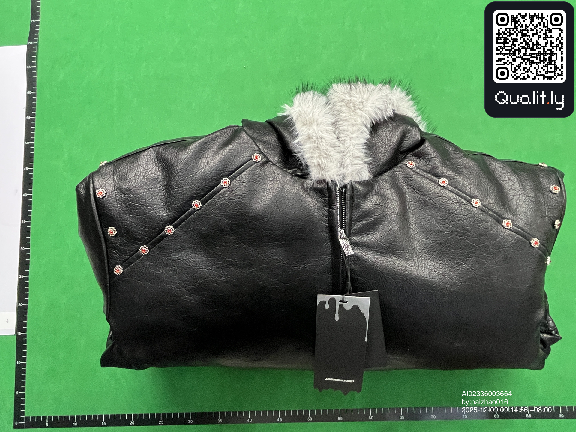 Veste — photo QC 1 sur 4