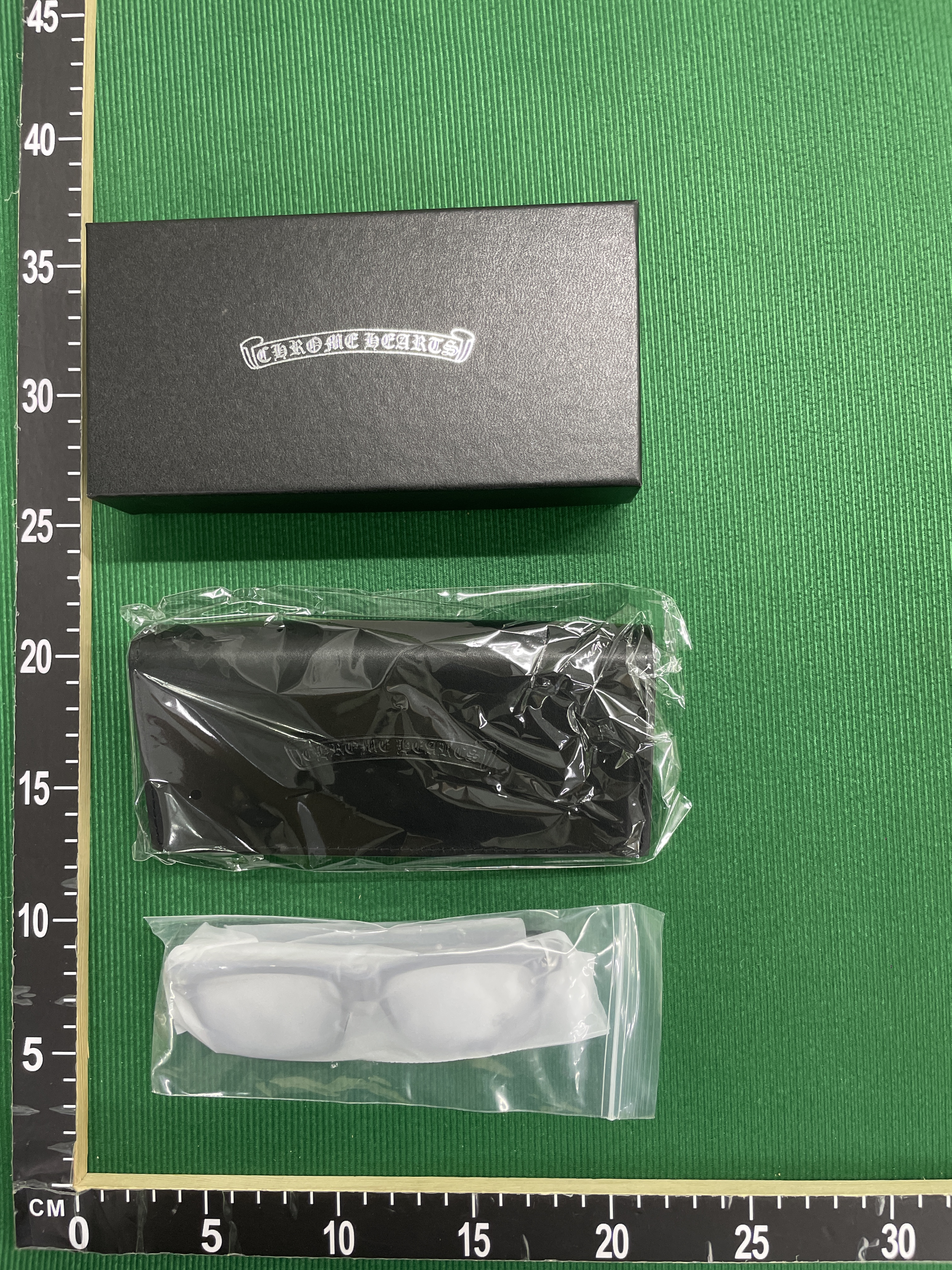 Sunglasses QC photo 1 of 31