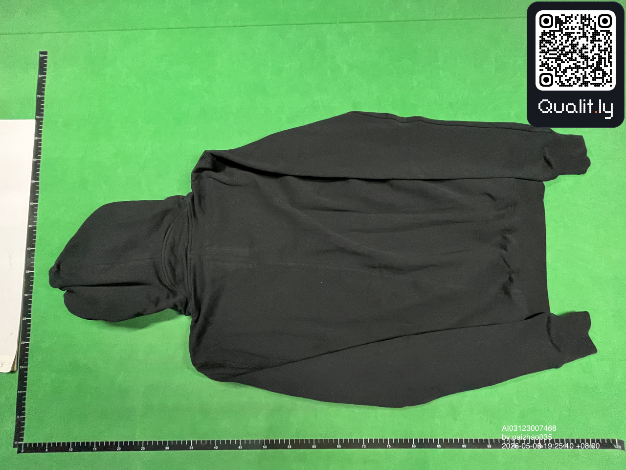 Hoodie — QC-Foto 2 von 14