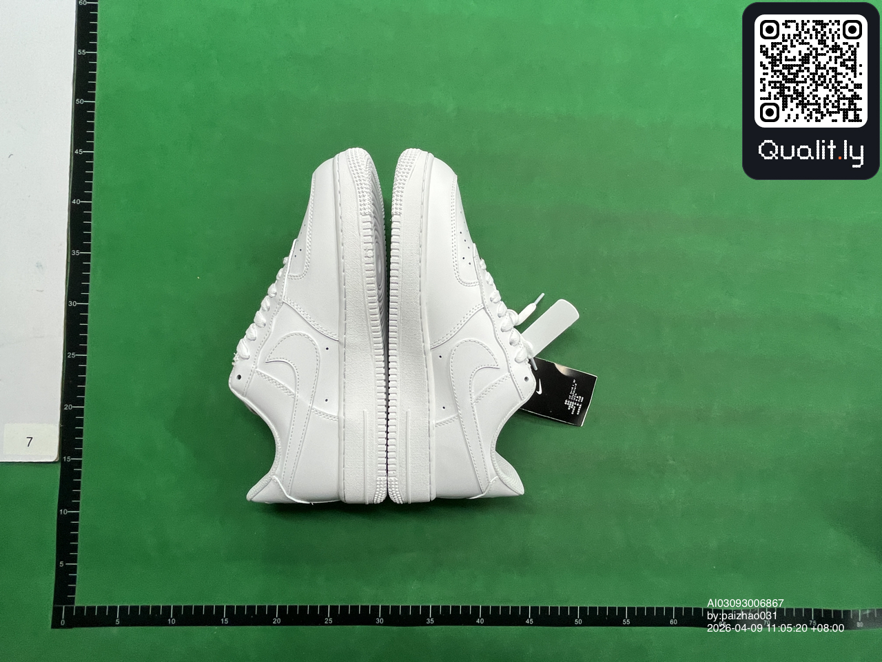 Sneakers — QC-foto 3 van 6