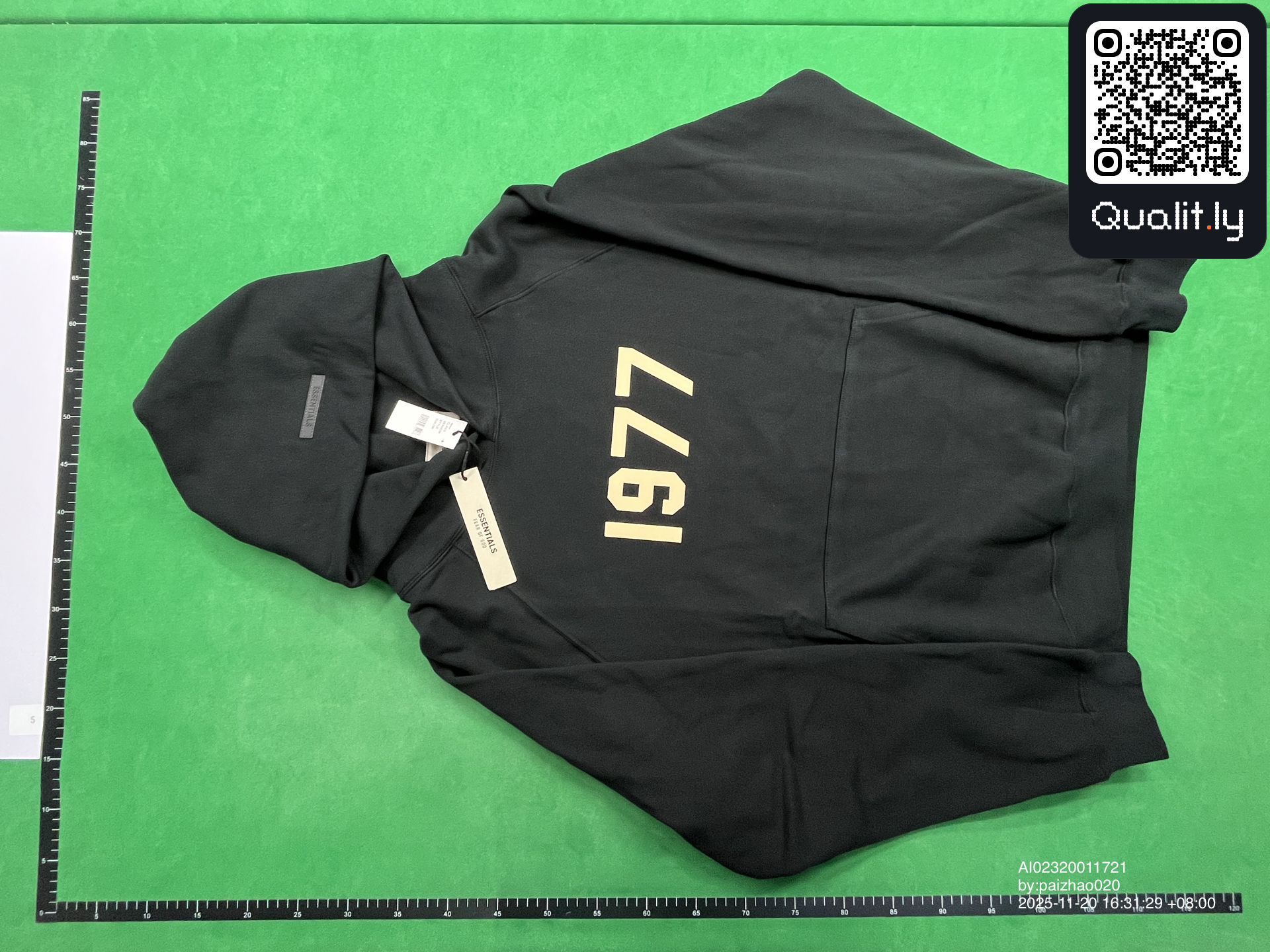 Hoodie — QC-foto 3 van 4