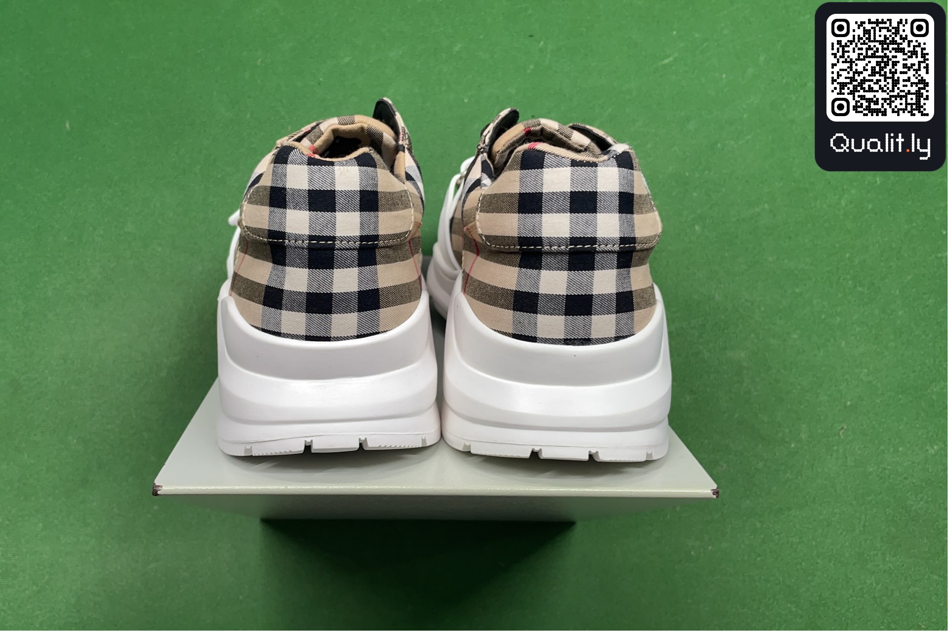 Sneakers QC photo 3 of 12