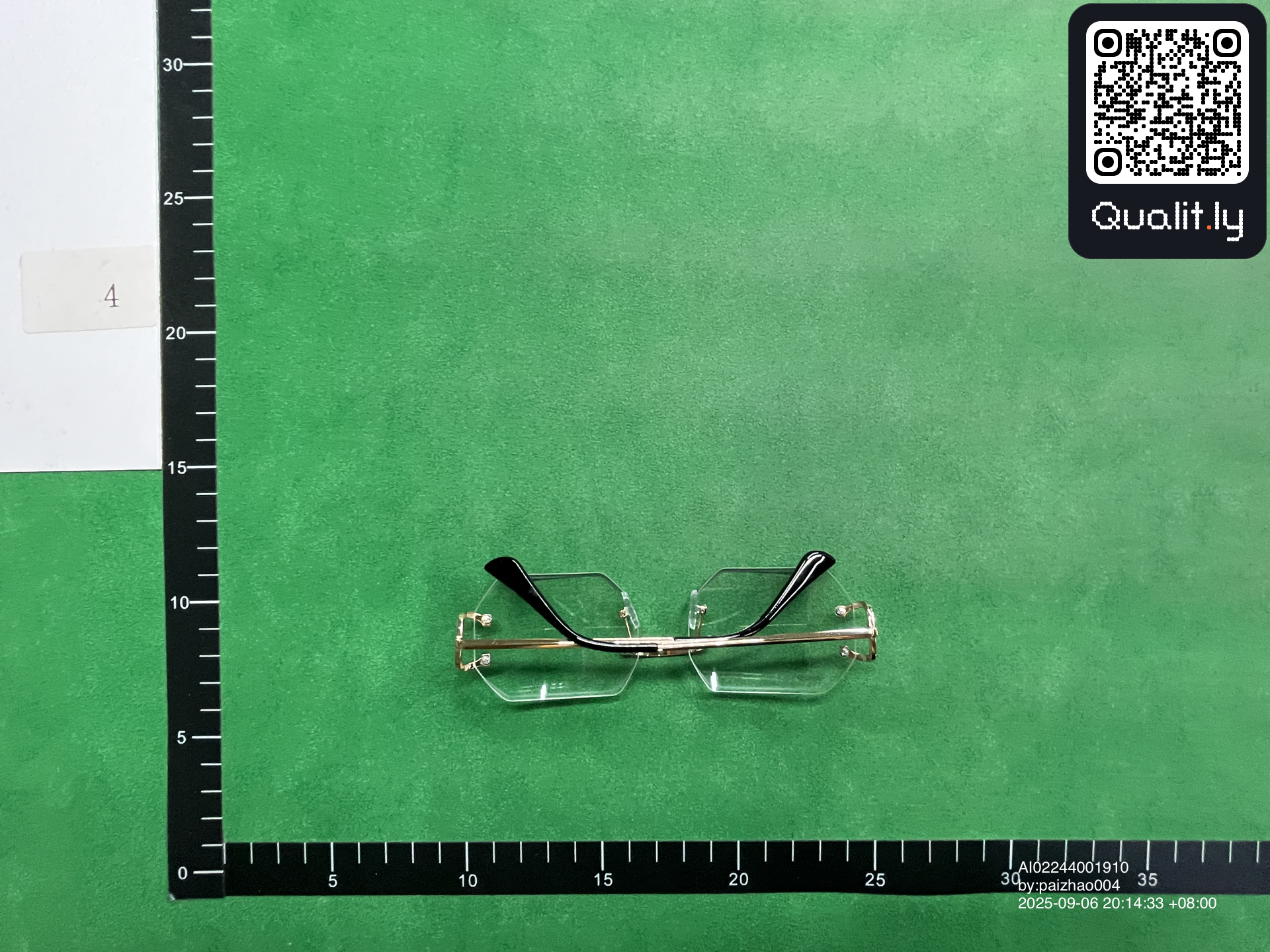 Sunglasses QC photo 2 of 39
