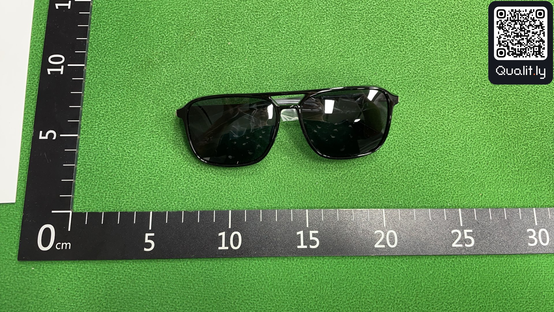 太阳镜 QC 照片 1 / 3