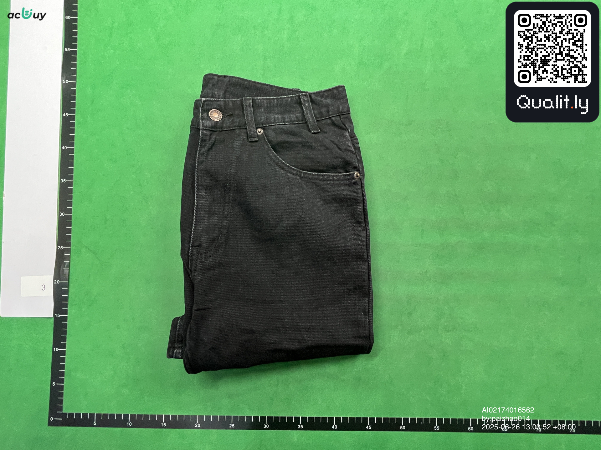 Jeansy — zdjęcie QC 1 z 4