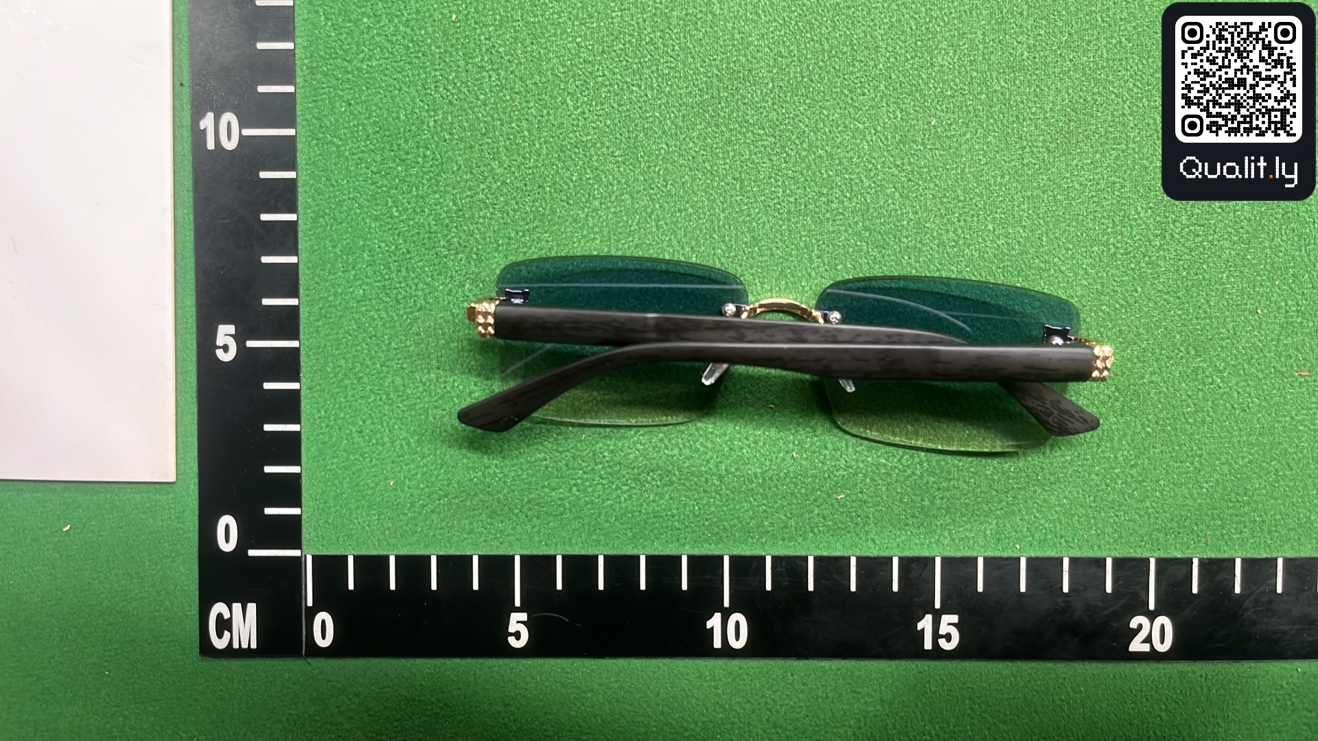 Sunglasses QC photo 2 of 3