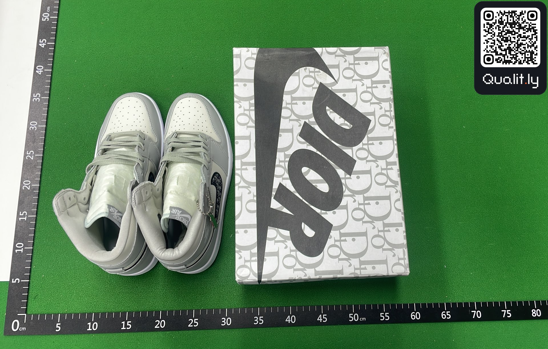 Sneakers QC photo 1 of 50