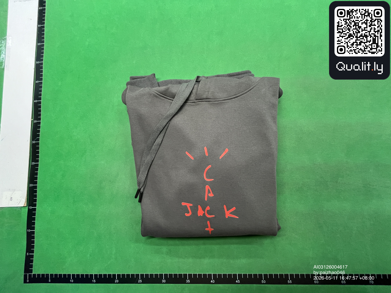 Hoodie — QC-Foto 1 von 30