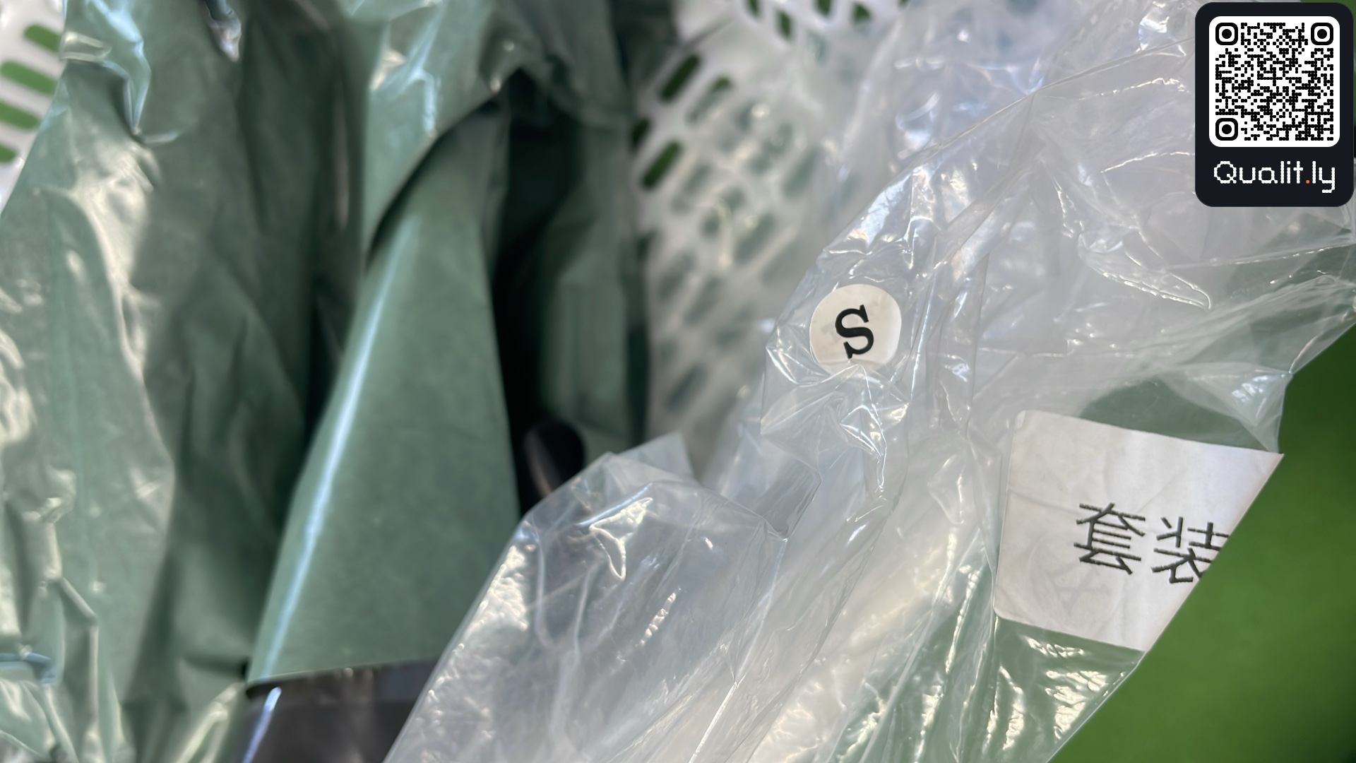 Hoodie — QC-foto 1 av 124