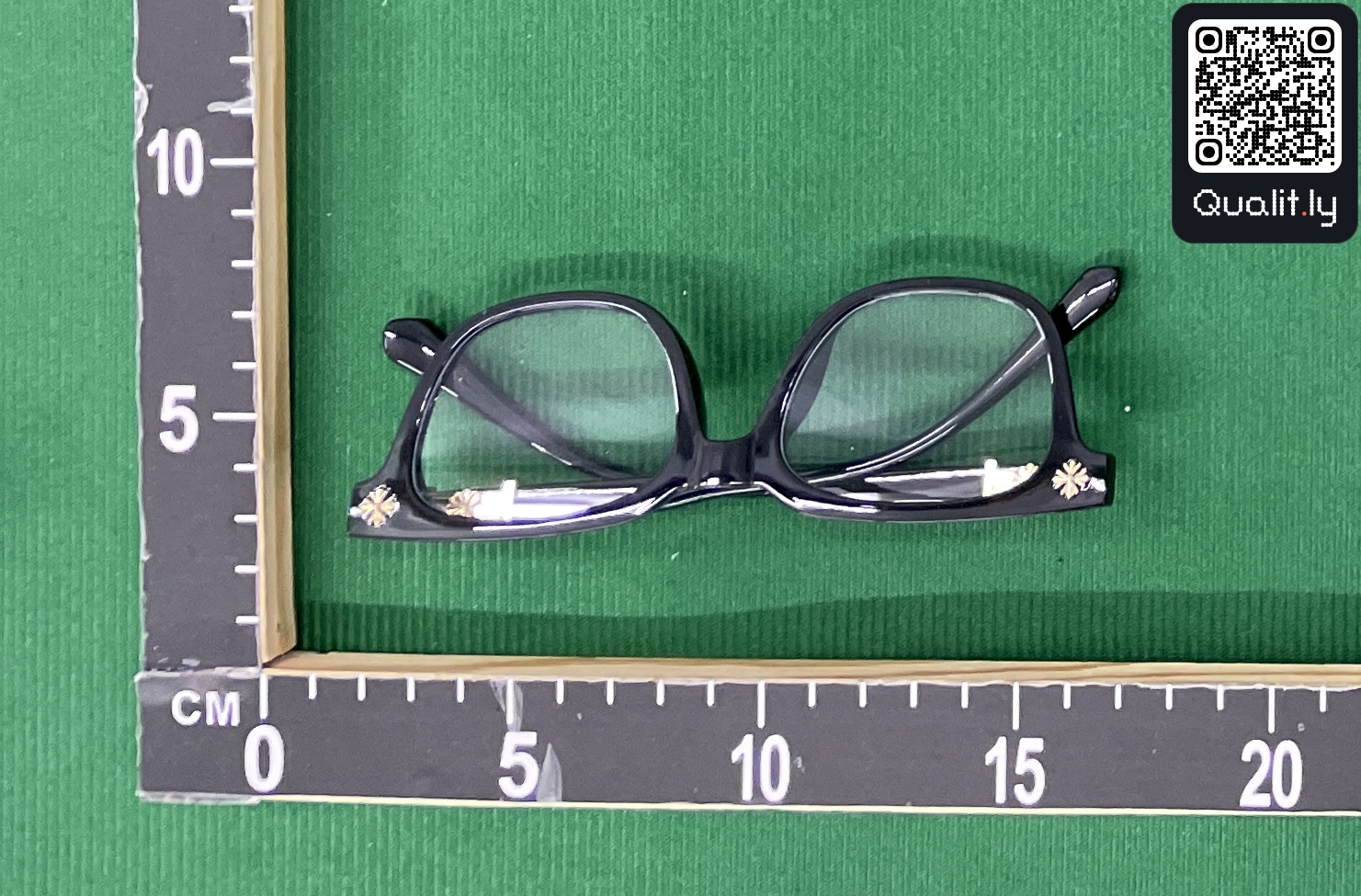 Sunglasses QC photo 3 of 47