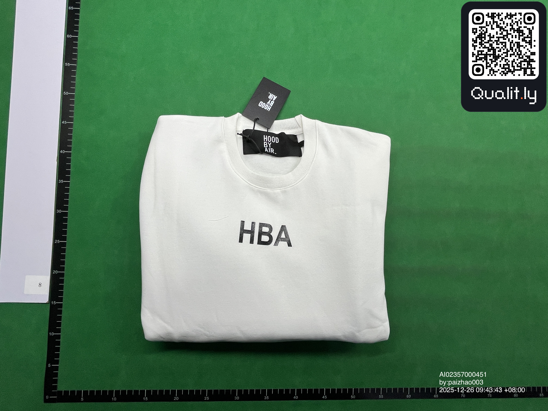 Sweat — photo QC 1 sur 8