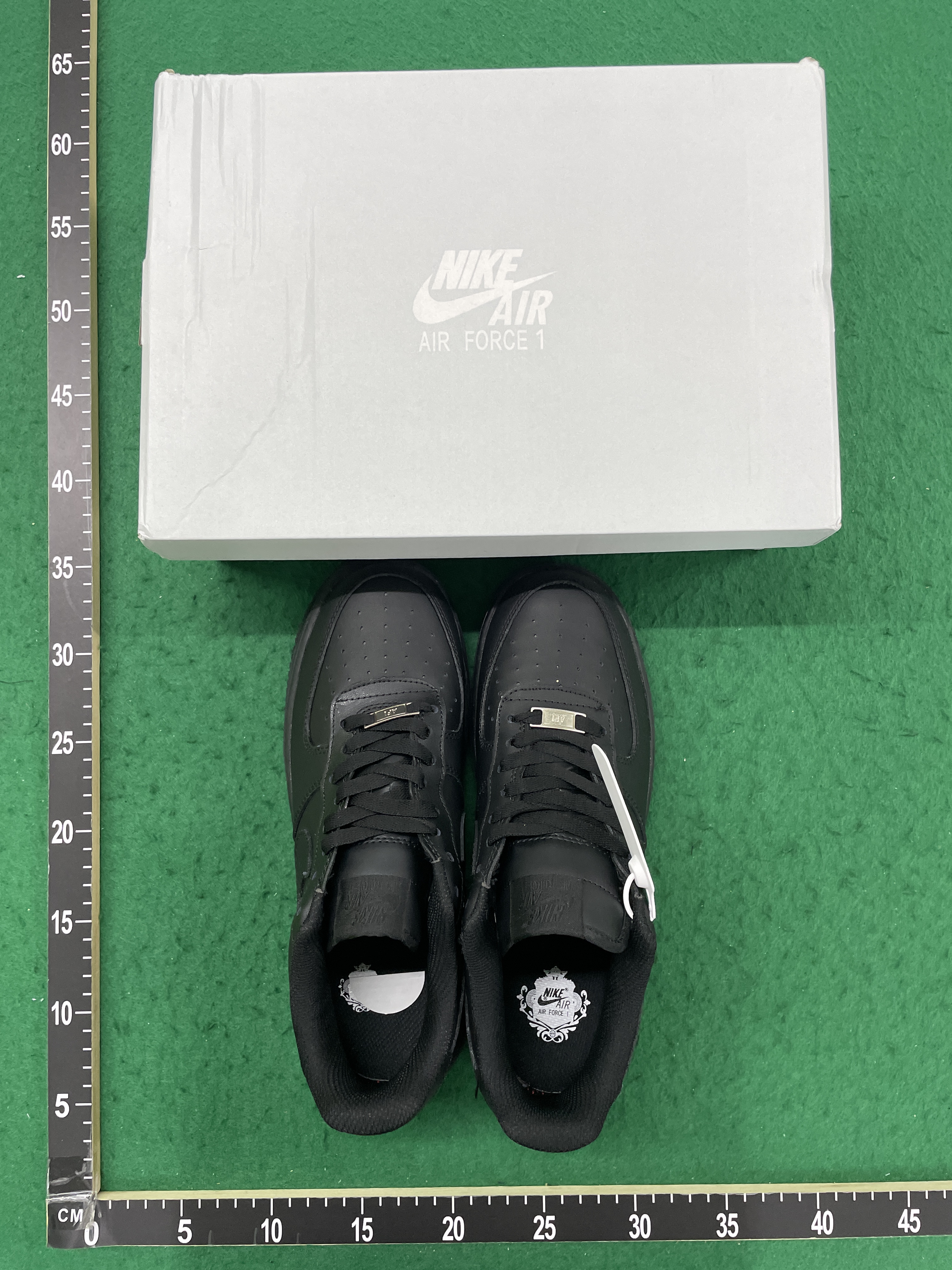 Sneakers QC photo 2 of 8