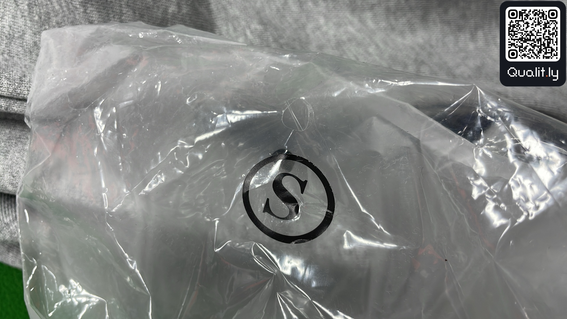Sweater — QC-foto 1 van 12