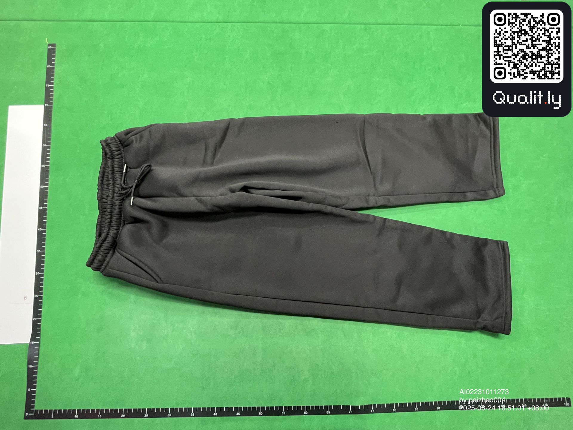 Hoodie — QC-Foto 3 von 74
