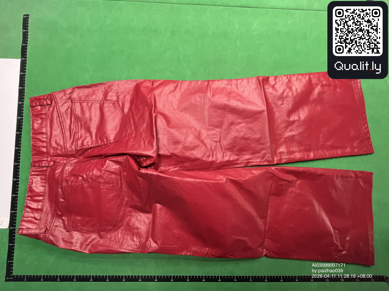 Jeansy — zdjęcie QC 2 z 4