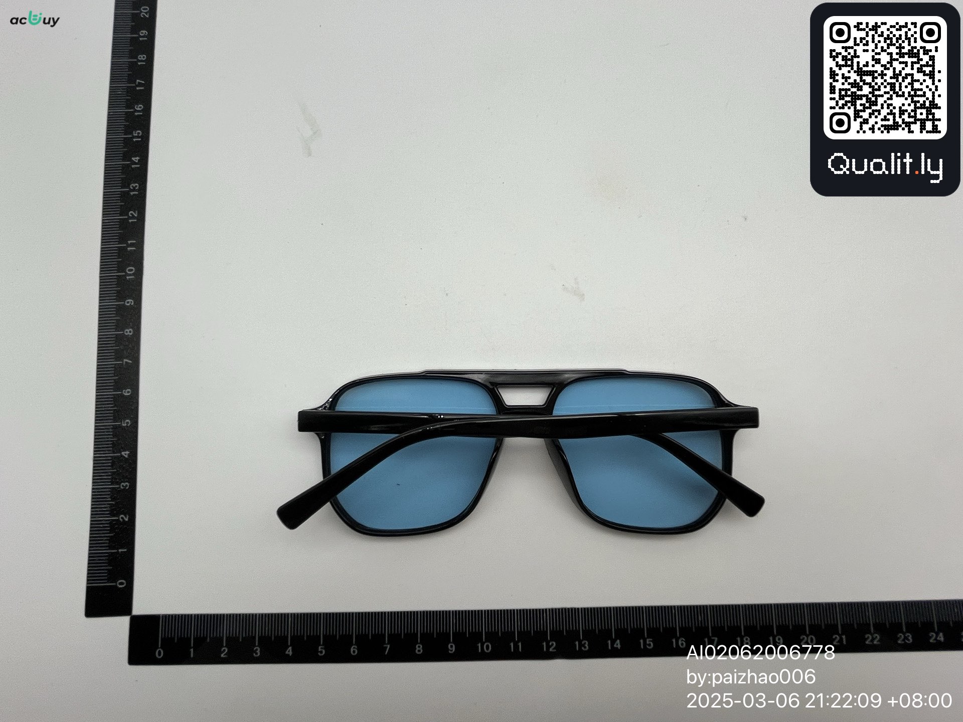 Sonnenbrille — QC-Foto 2 von 24