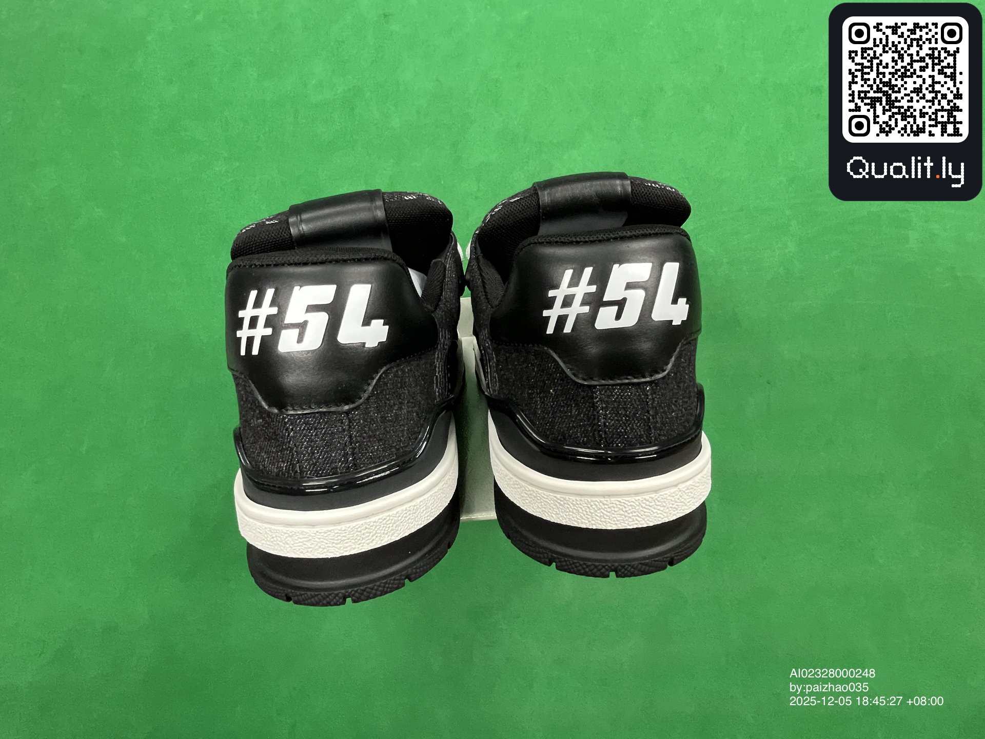 Sneakers — QC-foto 2 van 30