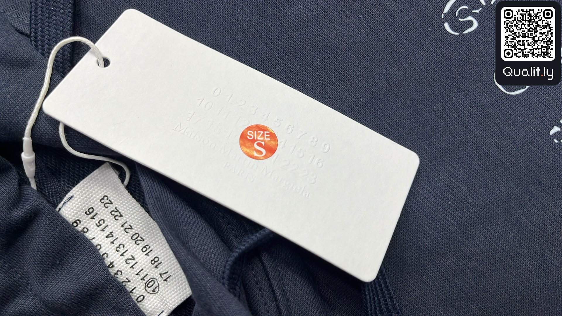 Bluza z kapturem — zdjęcie QC 1 z 4