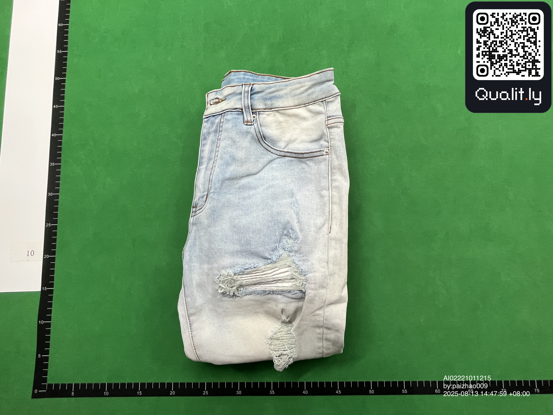 Jeans — QC-foto 1 av 4