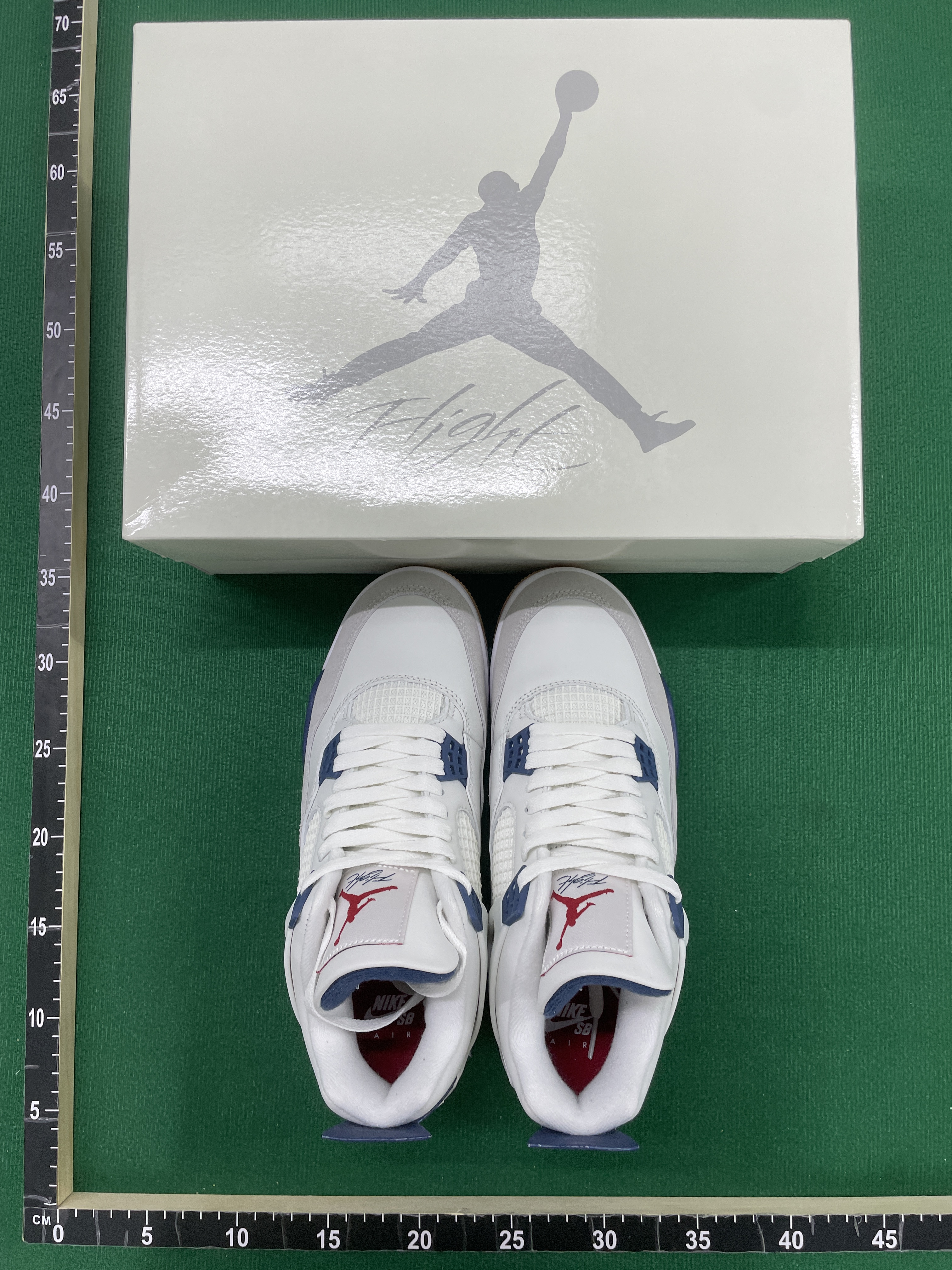 Sneakers QC photo 2 of 95