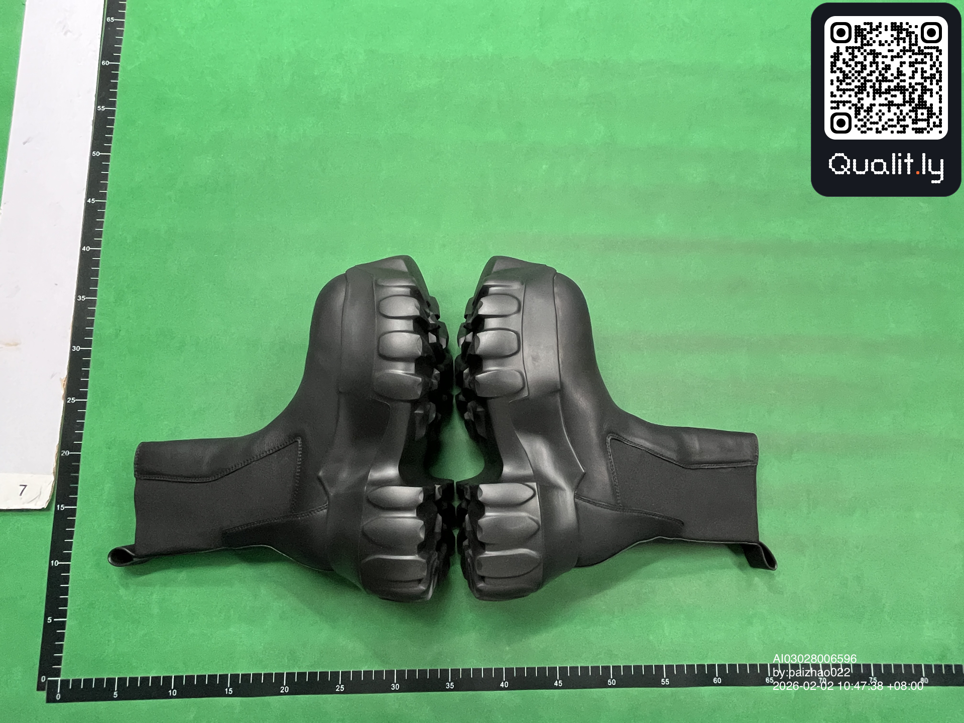 Sneakers QC photo 3 of 32