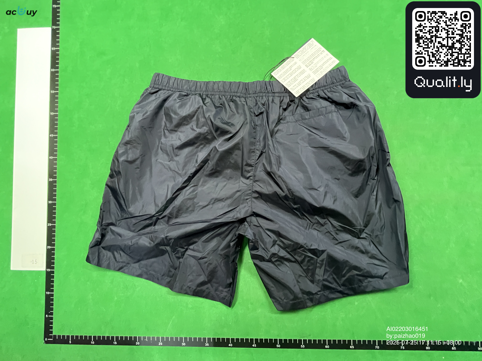 Shorts QC photo 2 of 32