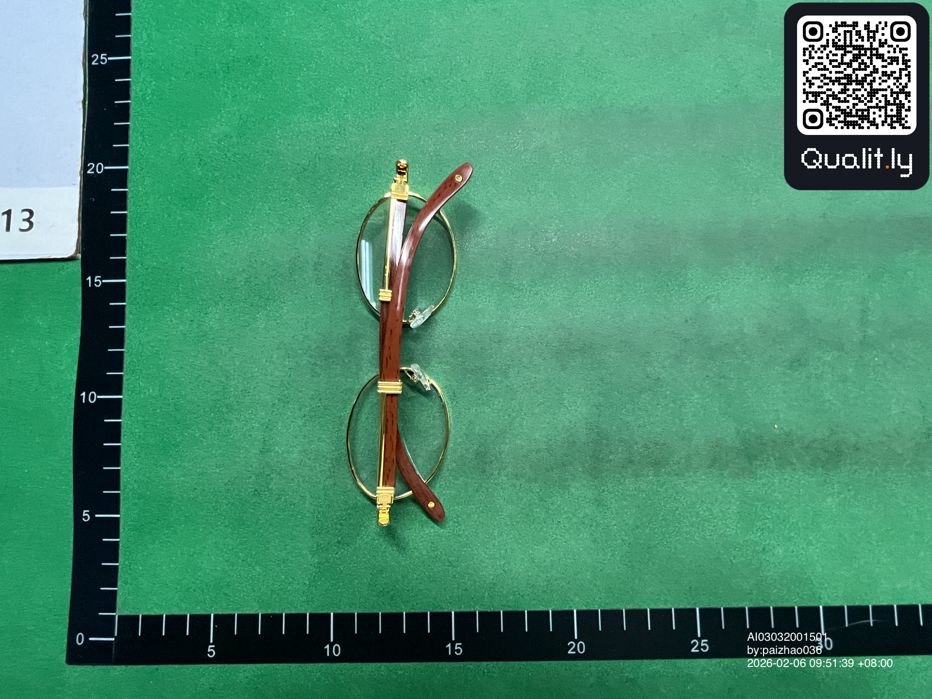 Lunettes de soleil — photo QC 2 sur 3