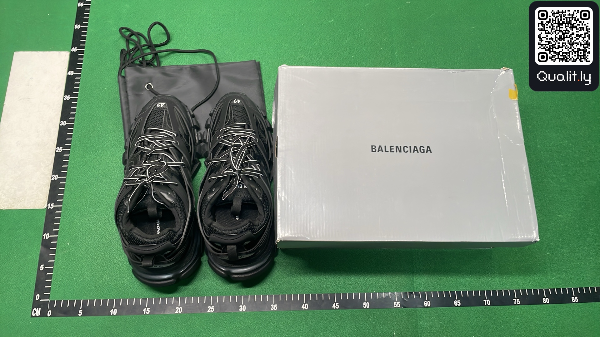Sneakers QC photo 1 of 6