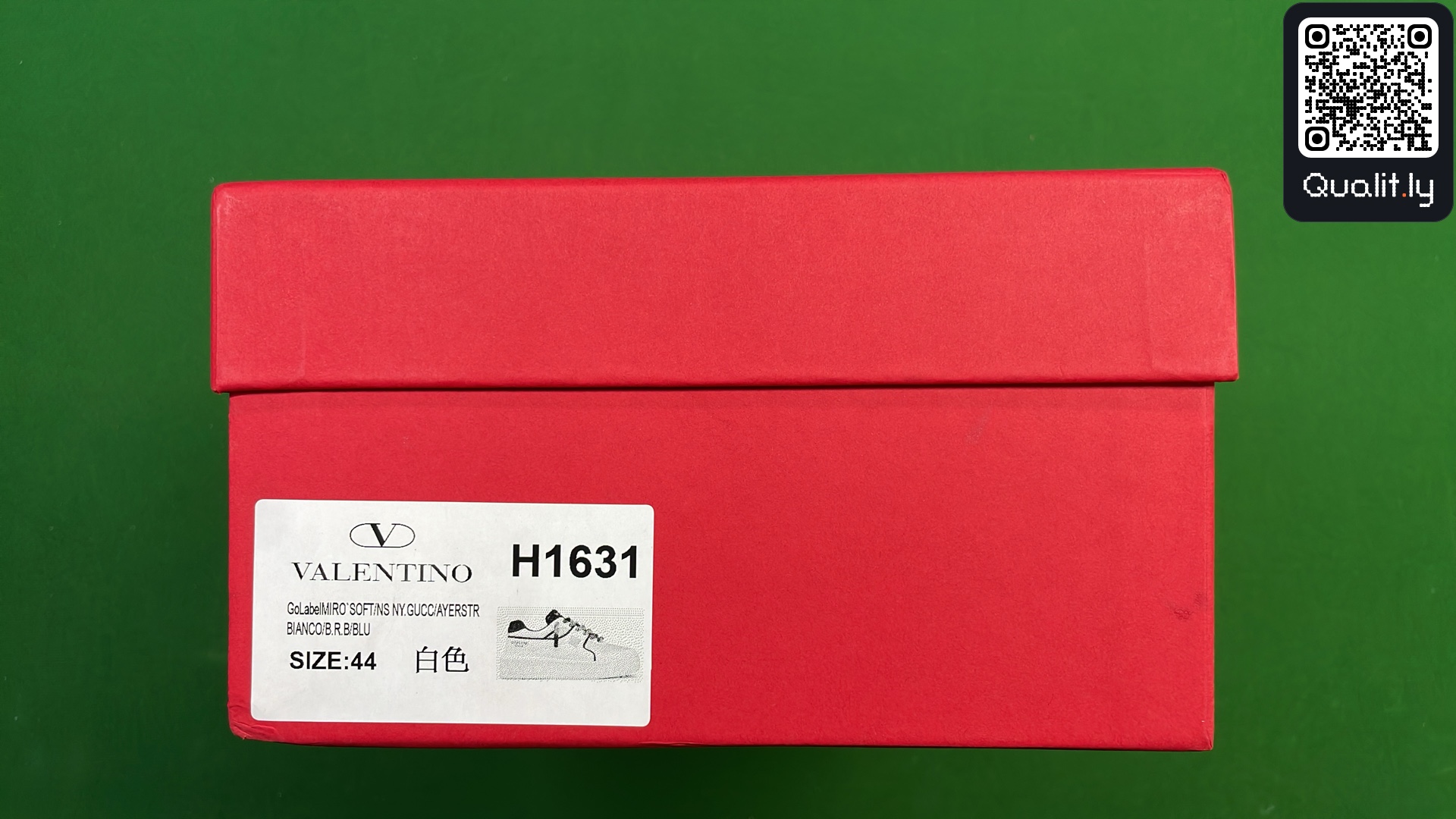 Sneakers QC photo 2 of 6