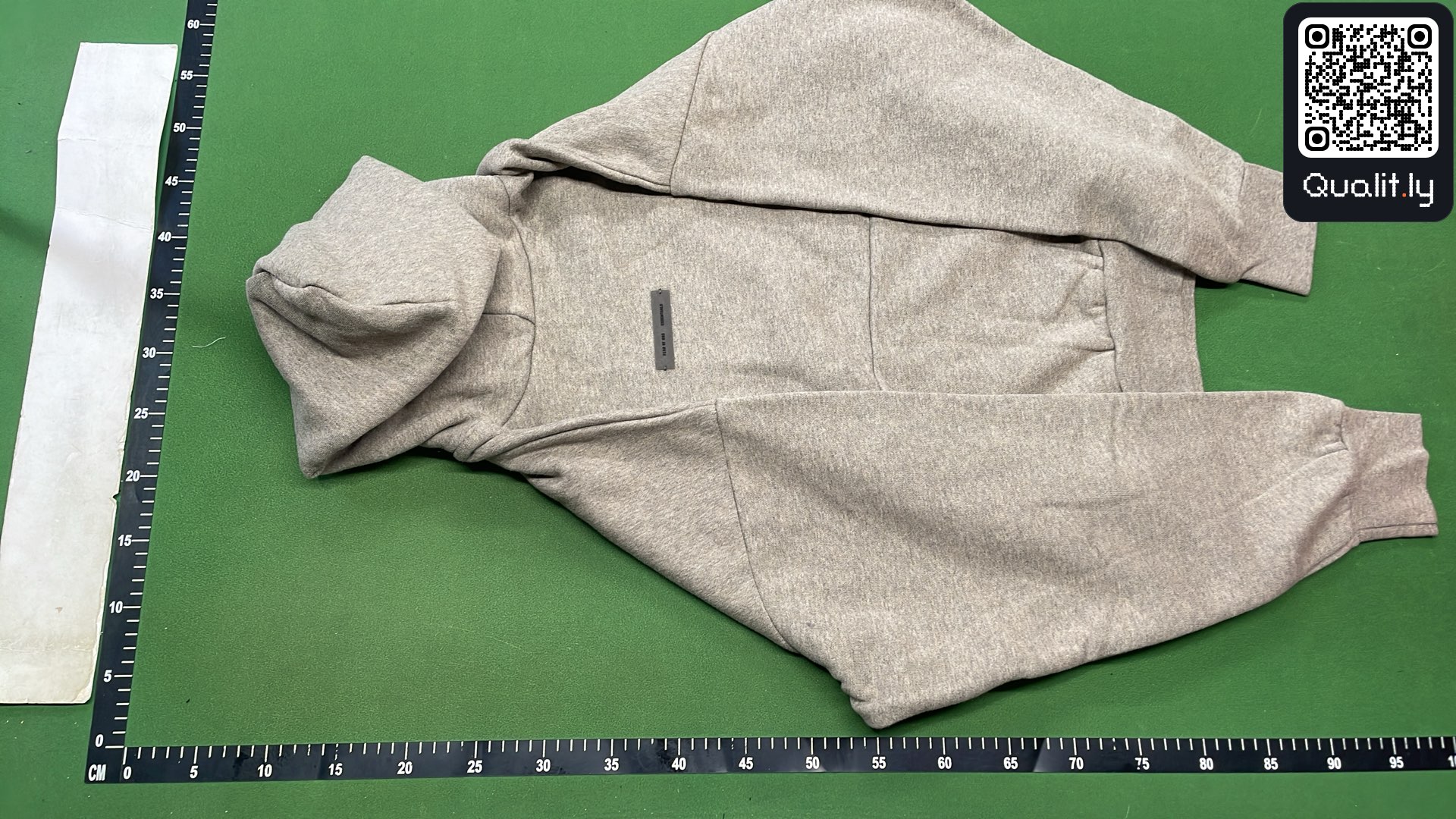 Hoodie QC photo 2 of 112