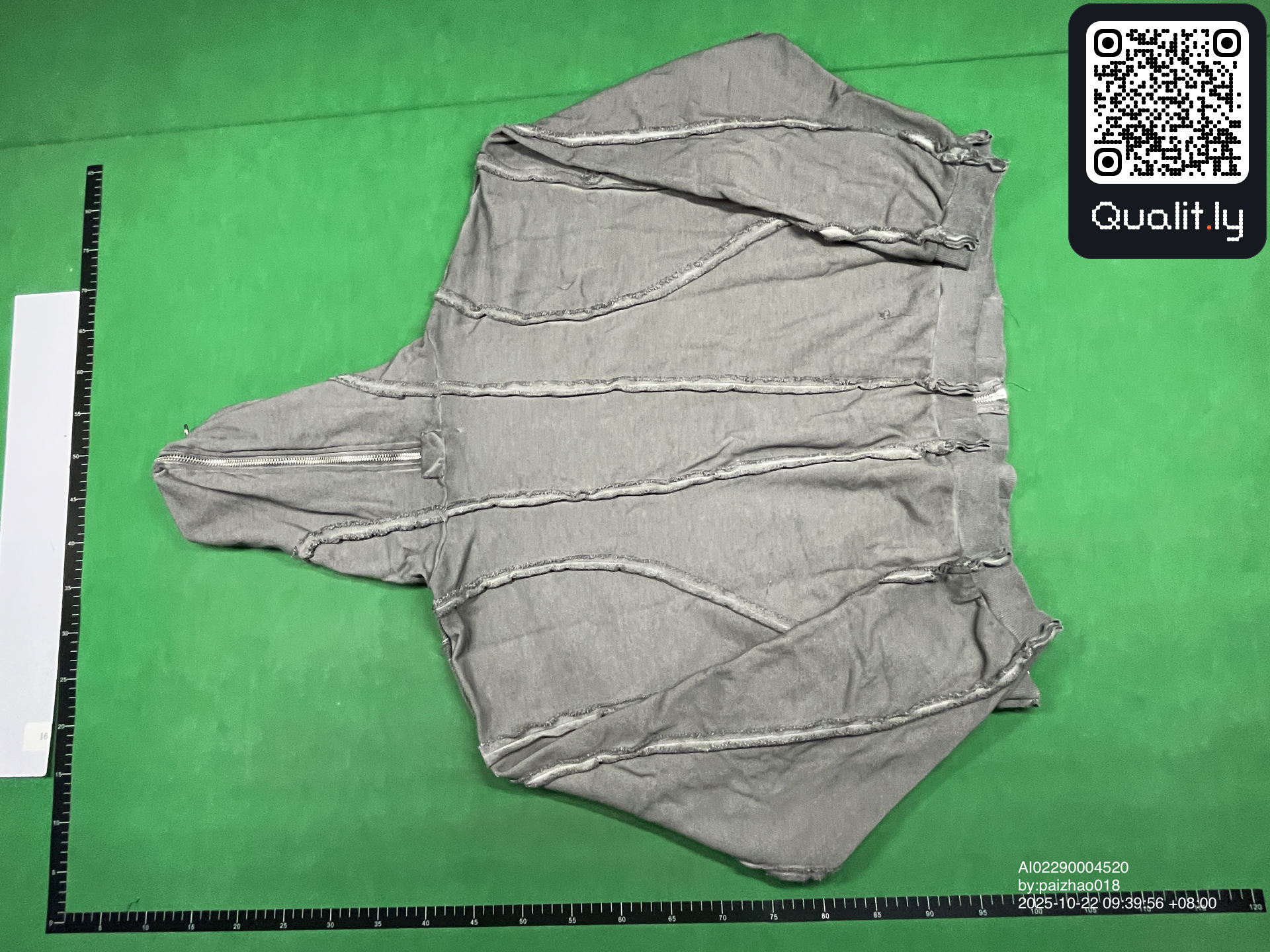 Hoodie — QC-foto 2 av 4