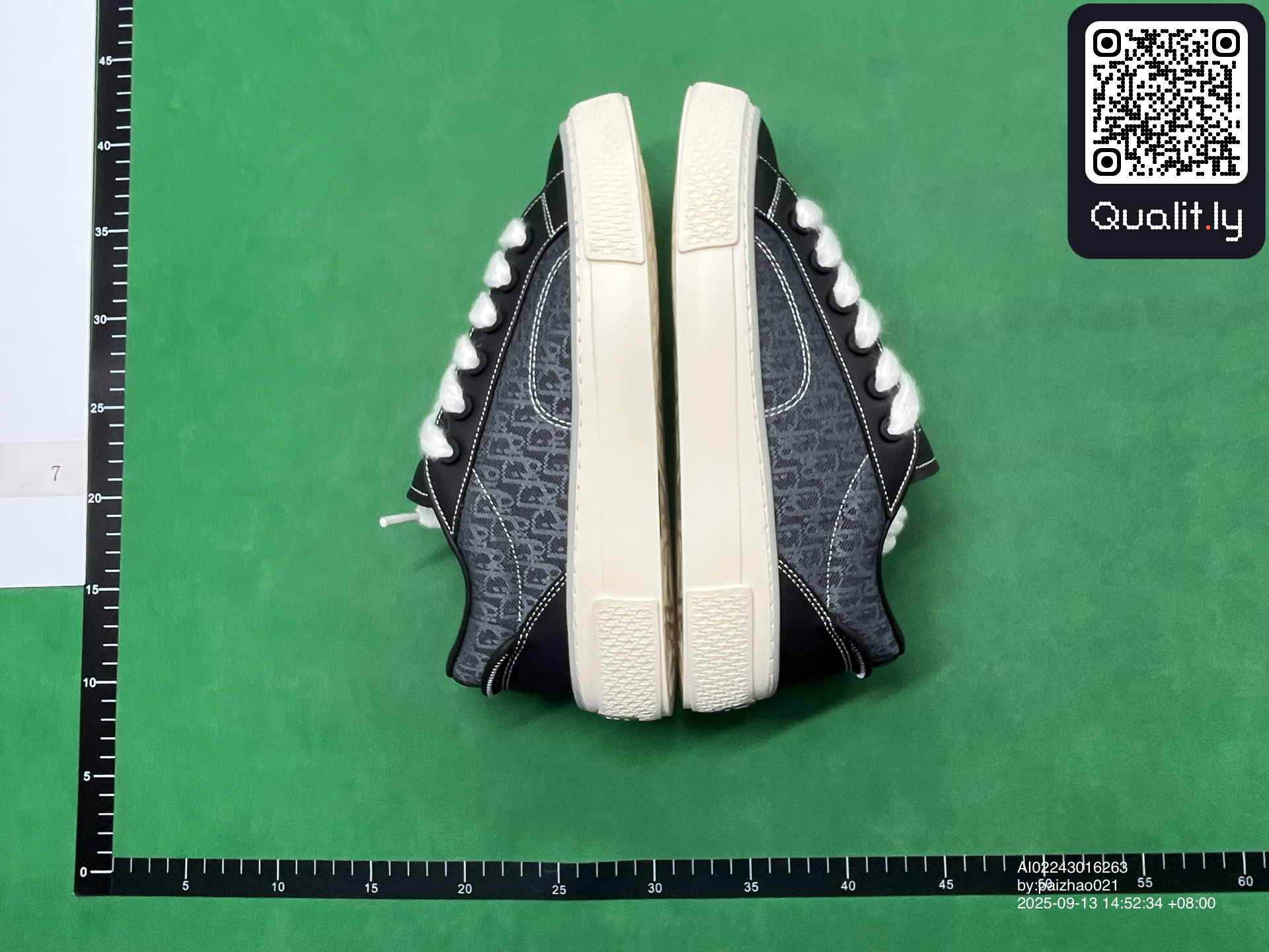 Sneakers QC photo 1 of 10