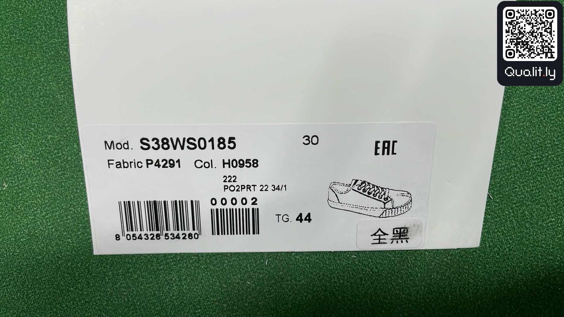 Sneakers QC photo 2 of 22