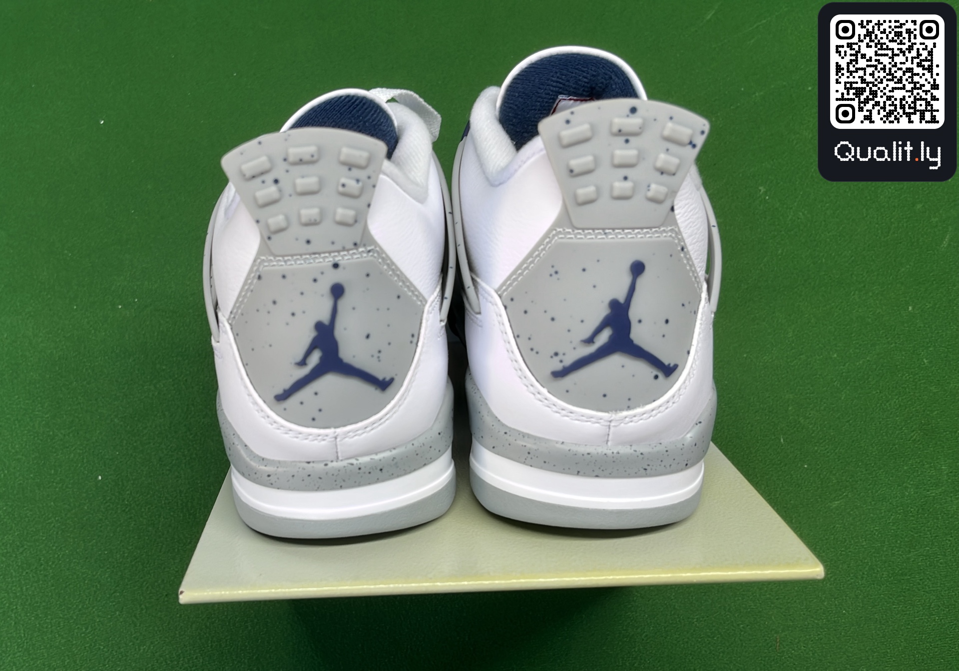 Sneakers QC photo 3 of 164
