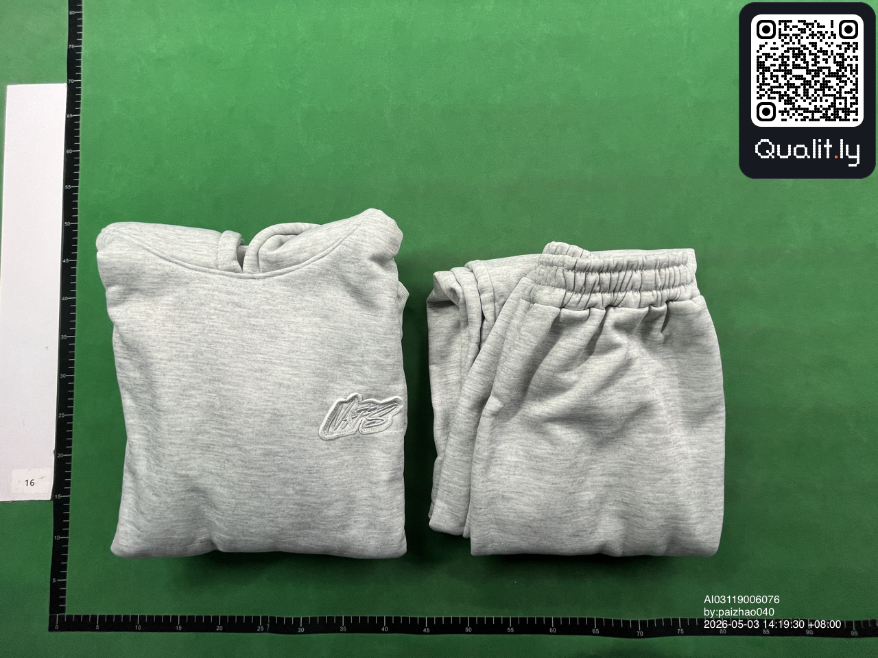 Sudadera con capucha — foto QC 1 de 22