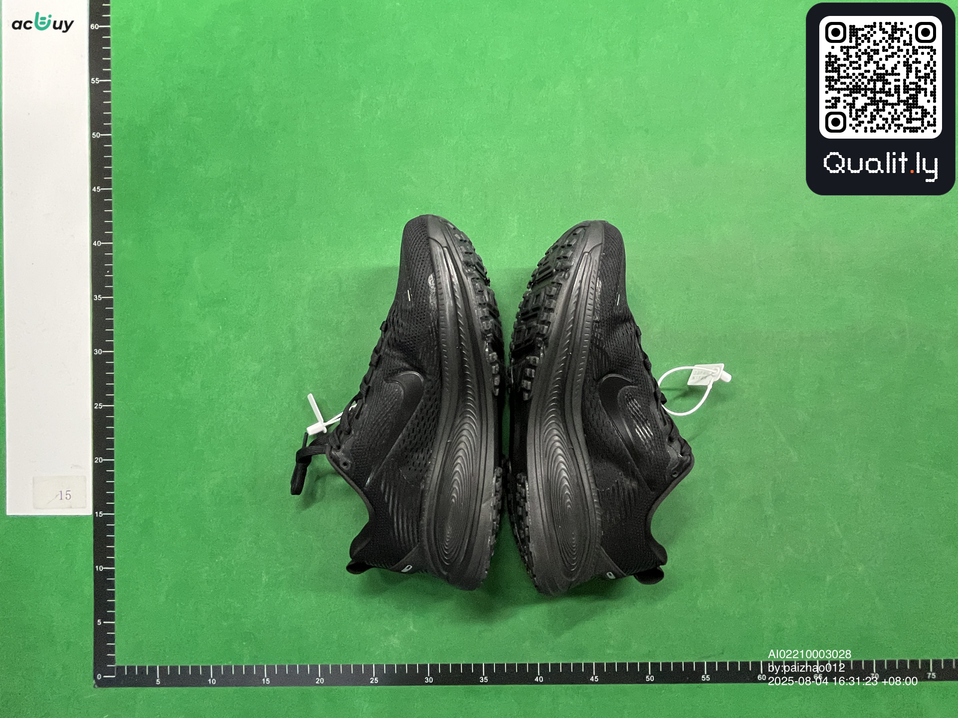Sneakers QC photo 3 of 6