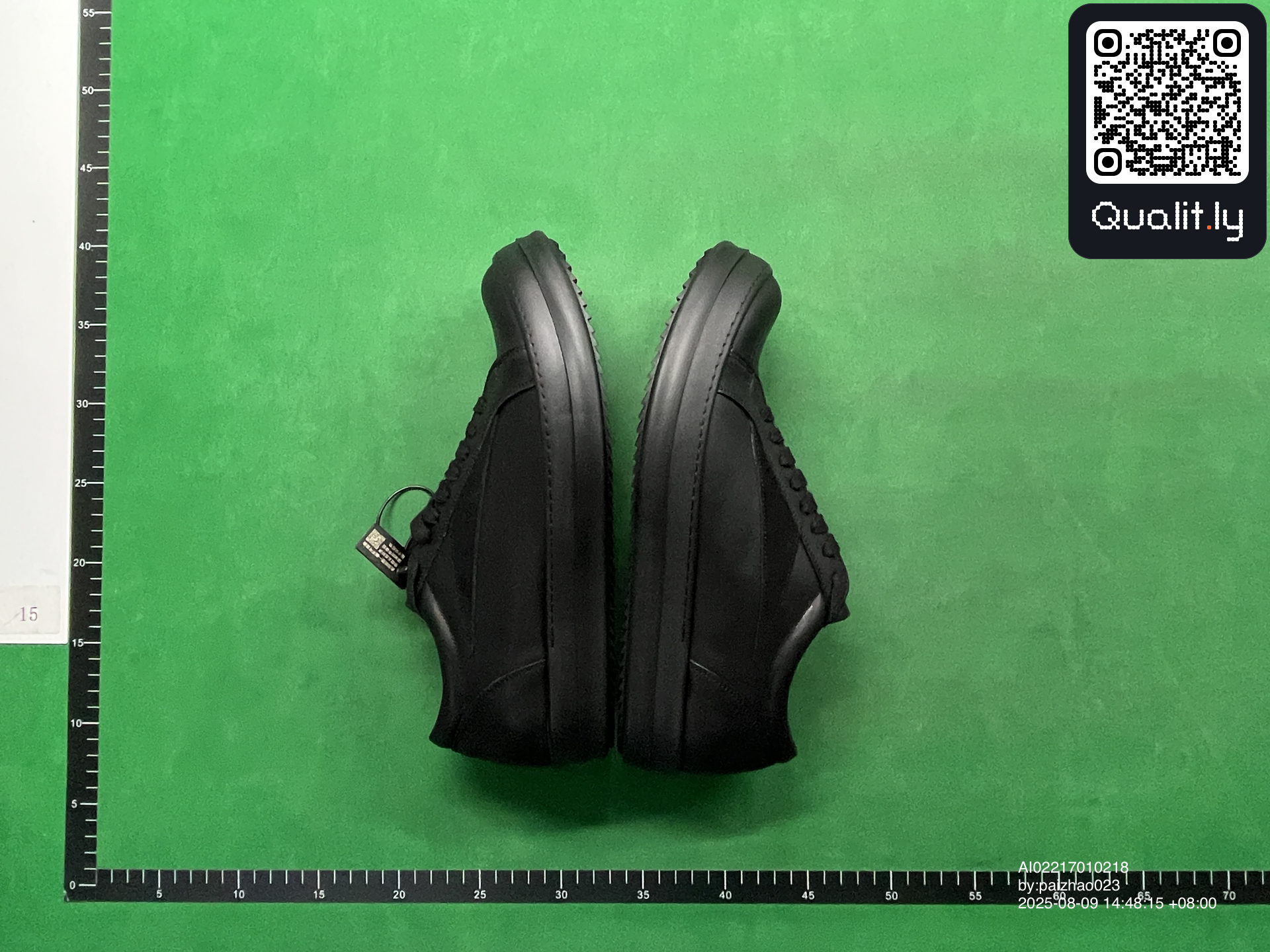 Sneakers — QC-foto 2 van 6