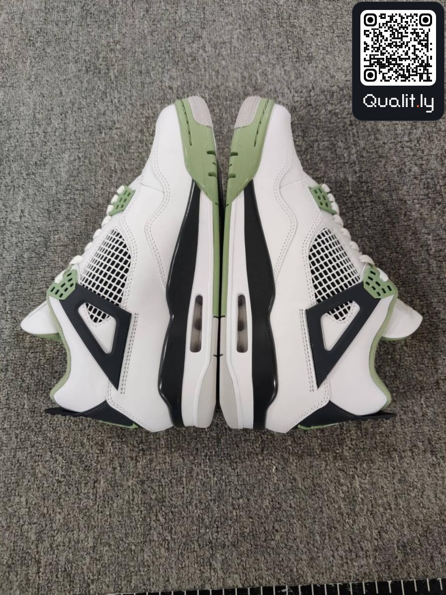Sneakers QC photo 3 of 20